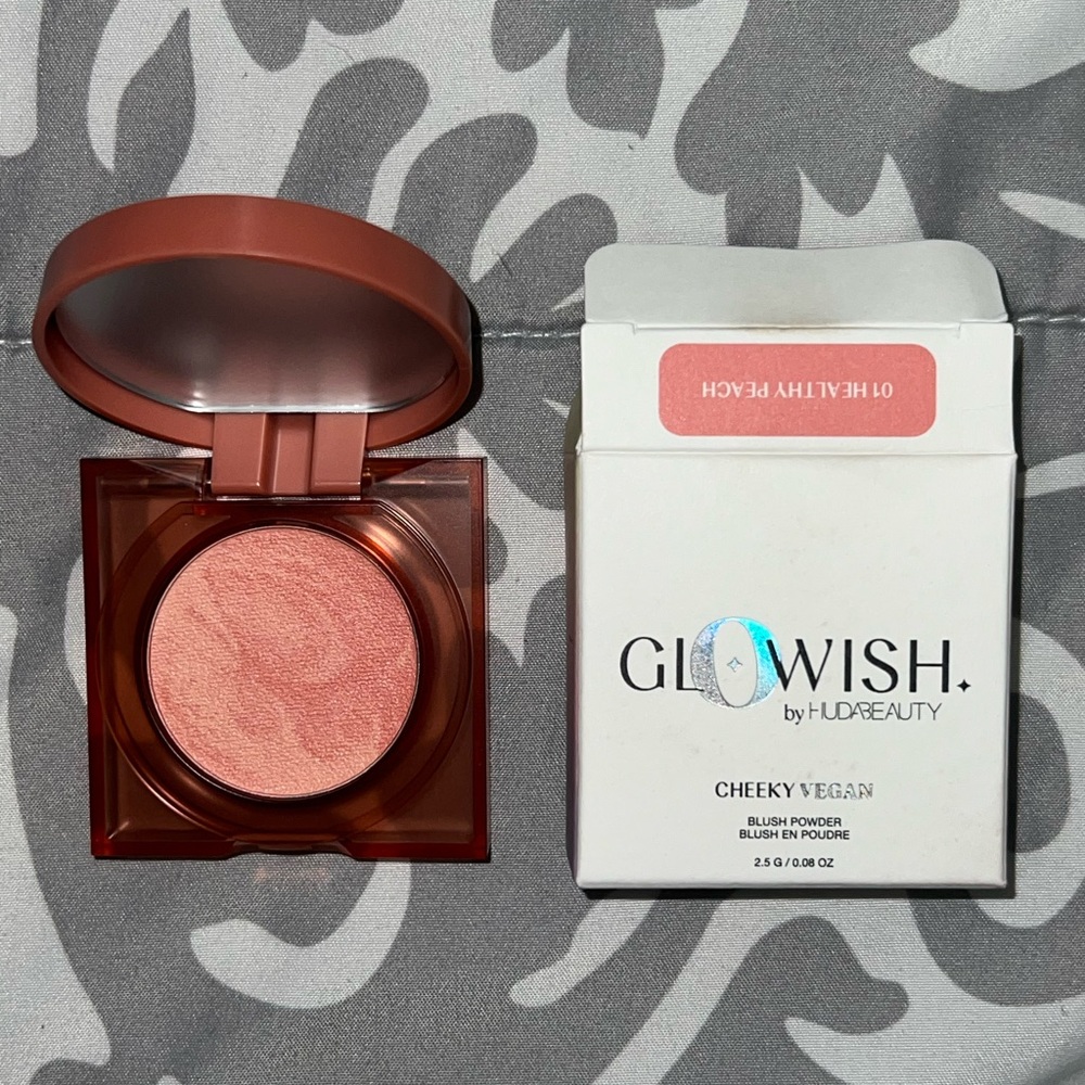 Glowish by Huda Beauty Cheeky Vegan Blush Powder - Healthy Peach